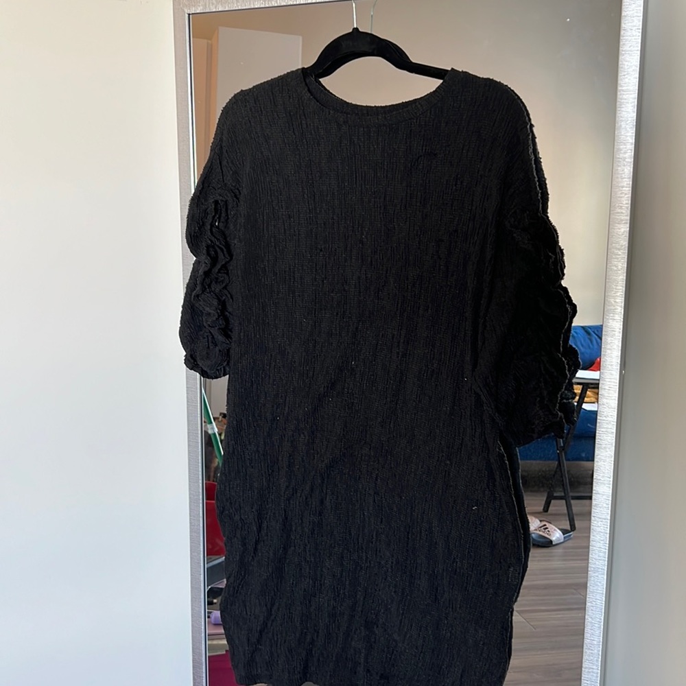 Basic Black Dress detailed sleeves